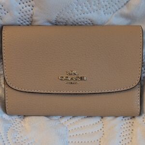 Coach 🐴Pebble Leather Foldover Wallet in Taupe with Gold Hardware NWOT